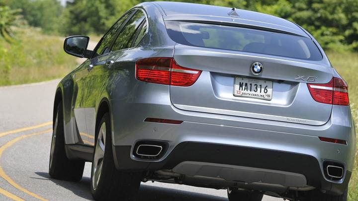 Running 2010 BMW ActiveHybrid X6 In Grey Back Pose